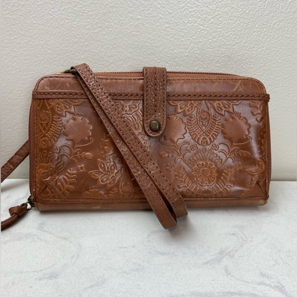 The Sak Iris Large Smartphone Crossbody Embossed Leather - Picture 1 of 10